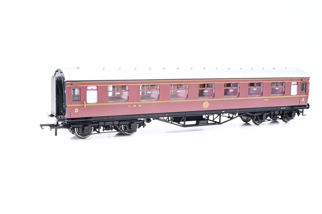 Hornby OO Gauge R3299 '1945 Going Home' Track Pack - Boxed