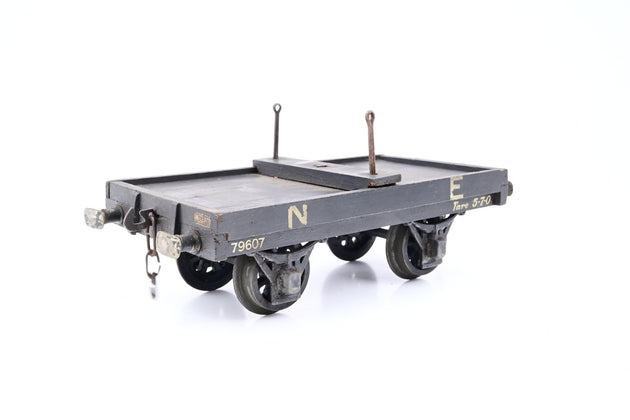 Mills Brothers Gauge 1 Pair of North Eastern 4 Wheel Bolster Wagons No.79607