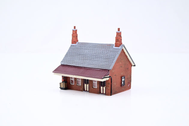 Hornby N Gauge N8001 Lyddle End Buildiing 'Waiting Room' - Boxed