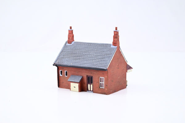 Hornby N Gauge N8001 Lyddle End Buildiing 'Waiting Room' - Boxed