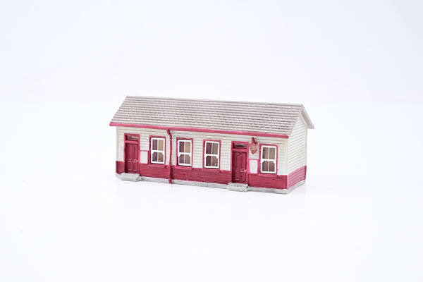 Hornby N Gauge N8720 Lyddle End Buildiing 'Lower Lyddle End Office' - Boxed