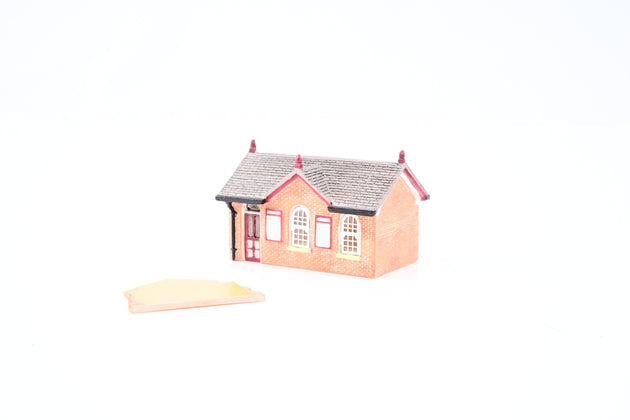 Hornby N Gauge N8717 Lyddle End Buildiing 'Upper Lyddle End Waiting Room' - Boxed