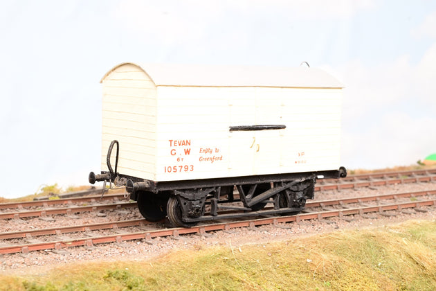 Kit Built O Gauge GWR White Tevan Insulated Goods Van No.105793 - Aftermarket Box