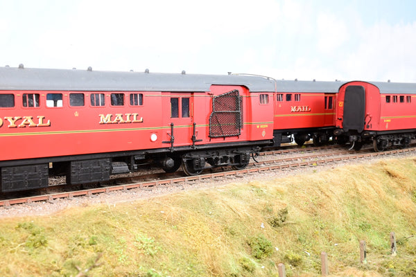 Kit Built O Gauge Rake of 3 Royal Mail Crimson Travelling Post Office Coaches - Unboxed
