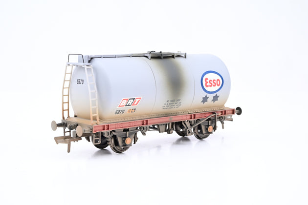 Bachmann OO Gauge 37-576Z 'Esso / BRT' Grey 45T TTA Tank Wagon No.5970 - Factory Weathered, Boxed