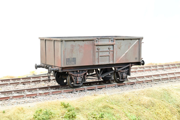 Triang O Gauge BR Grey 16T Steel Mineral Wagon No.B562566 - Weathered, Unboxed
