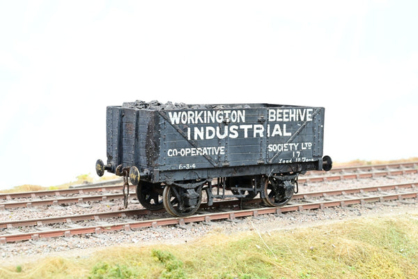 Kit Built O Gauge 'Workington Beehive Industrial Cooperative Society Ltd.' 7-Plank Open Wagon No.17 - Unboxed
