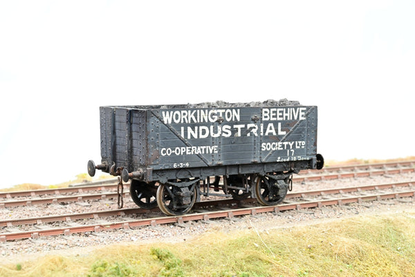 Kit Built O Gauge 'Workington Beehive Industrial Cooperative Society Ltd.' 7-Plank Open Wagon No.17 - Unboxed