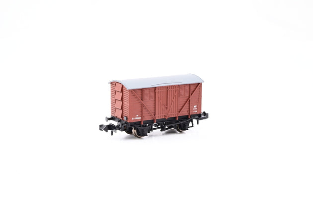 Graham Farish N Gauge 373-742 BR Bauxite 10T Meat Van No.B870032 -Boxed