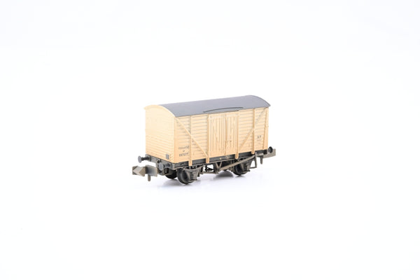 Graham Farish N Gauge 373-725D BR White 10T Insulated Goods Van No.B872177 - Factory Weathered, Boxed