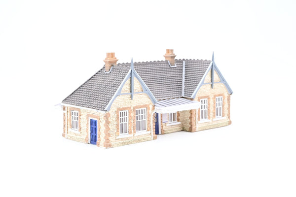Graham Farish N Gauge 42-0095 Scenecraft Building 'Stone Booking Hall' - Boxed