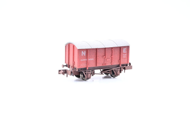 Dapol N Gauge 2F-013-006 NE Red Gunpowder Van No.71418 - Factory Weathered, Boxed
