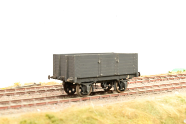 Kit Built O Gauge Dark Grey Unlettered 7-Plank Open Wagon - Unboxed