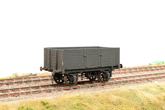 Kit Built O Gauge Dark Grey Unlettered 7-Plank Open Wagon - Unboxed