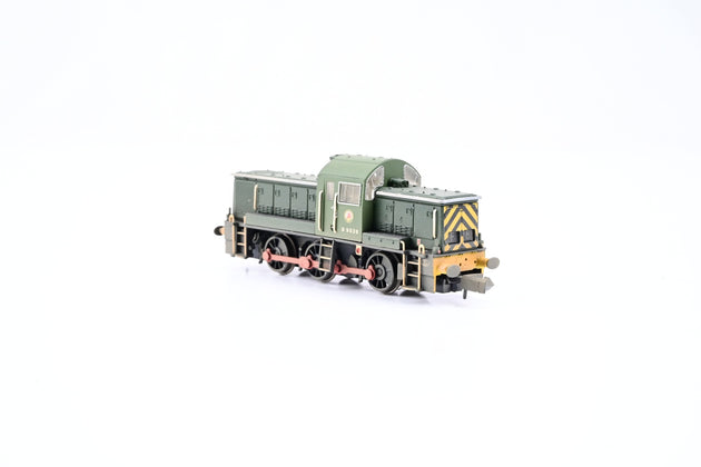 Graham Farish N Gauge 372-953 BR Green w/ Wasp Stripes Class 14 No.D9526 - Factory Weathered, Boxed