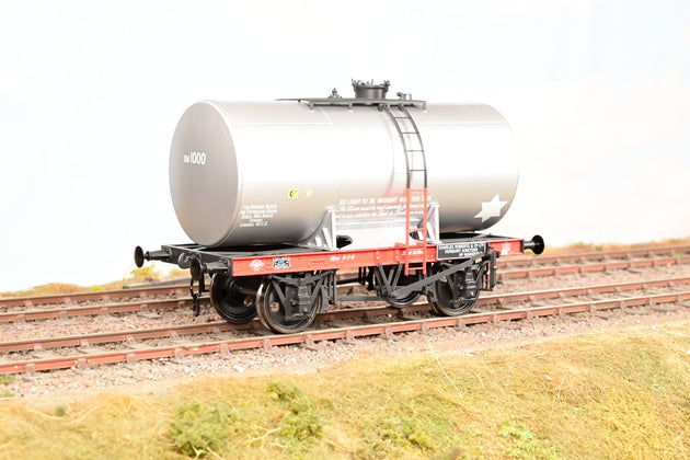 Dapol O Gauge 7F-062-001 British Petroleum Silver & Red Class A Anchor Mounted Tank Wagon No.6043 - Boxed
