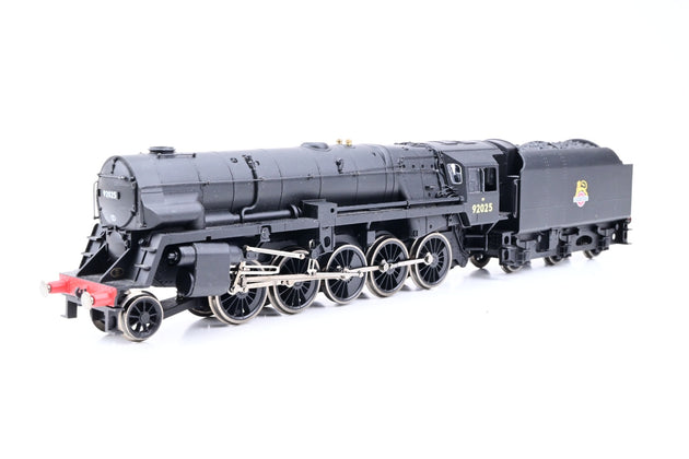 Hornby OO Gauge R3396TTS BR Black Early Emblem Class 9F w/ Crosti Boiler No.92025 - DCC Sound, Railroad Edition, Boxed