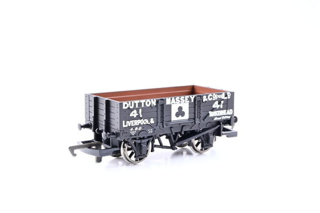Hornby OO Gauge R6198 'Dutton Massey' Black 4-Plank Wagon No.41 - Boxed