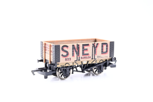 Hornby OO Gauge R6200 'Sneyd Colliery' Brown 6-Plank Wagon No.833 - Boxed