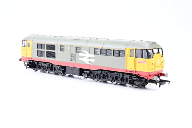 Hornby OO Gauge R2754 BR Railfreight Red Stripe Class 31 No.31105 - Boxed