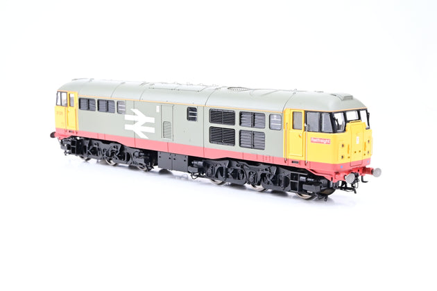 Hornby OO Gauge R2754 BR Railfreight Red Stripe Class 31 No.31105 - Boxed