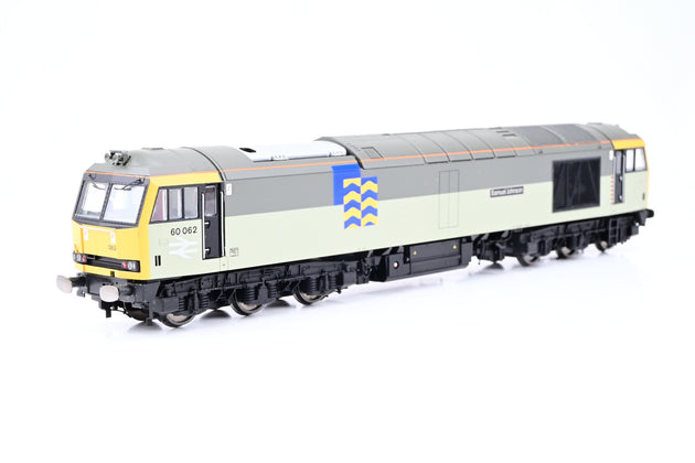 Hornby OO Gauge R2747 BR Railfreight Petroleum Class 60 No.60062 'Samuel Johnson' - Boxed