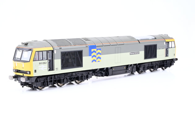 Hornby OO Gauge R2747 BR Railfreight Petroleum Class 60 No.60062 'Samuel Johnson' - Boxed