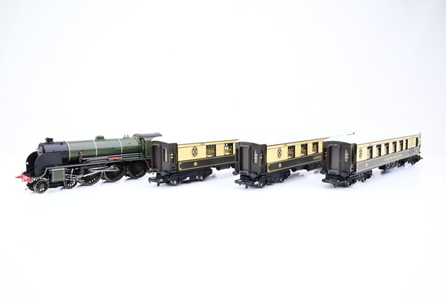 Hornby OO Gauge R1118 'The Southern Belle' Train Set w/ SR Green King Arthur Class No.797 'Sir Blamor de Ganis' + 3 Pullman Cars - Boxed