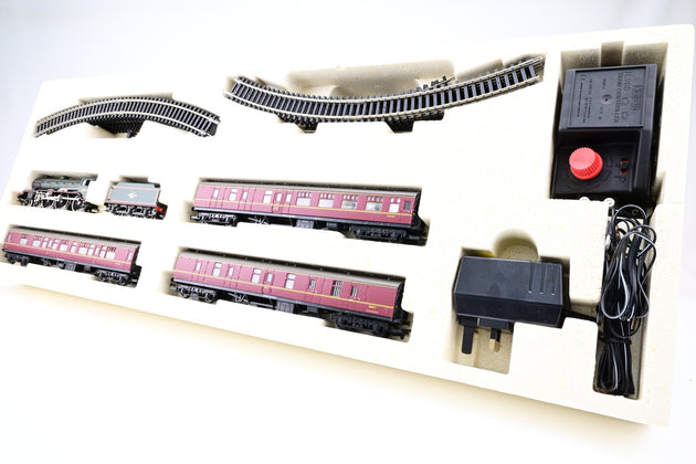 Hornby OO Gauge R1007 'Football Special' Train Set BR B17 Liverpool BR Lined Green L/Crest 3 MK1 Coaches No.61664 - Boxed