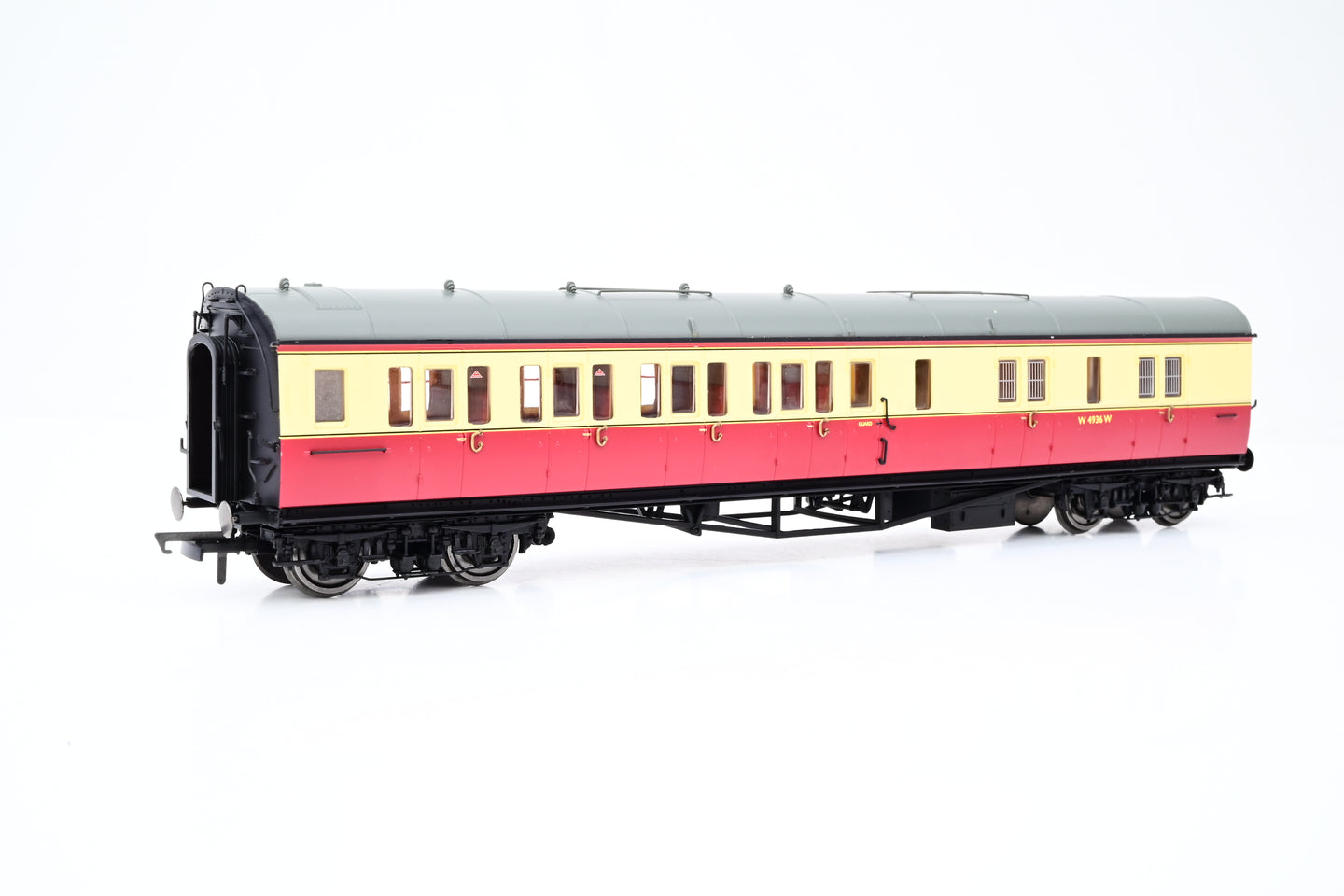 Hornby OO Gauge R40472 BR Collet Coaches Corridor Brake Third LH 4936