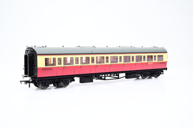 Hornby OO Gauge R40476 BR Collet Coaches Corridor Third 4551