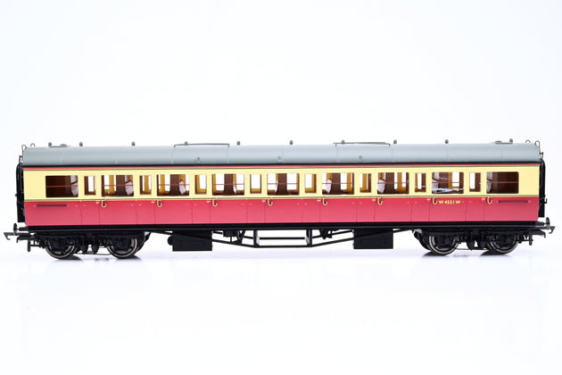 Hornby OO Gauge R40476 BR Collet Coaches Third 4551