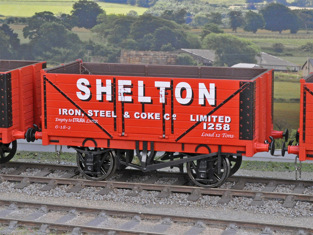 Dapol FPOO2 7mm O Gauge Exclusive 7 Plank Wagon - Shelton Iron, Steel